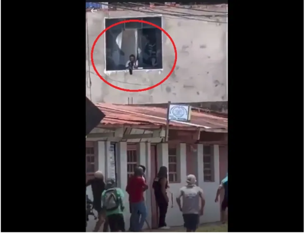 (VIDEO) Gobernador dispara contra manifestantes en Perú
