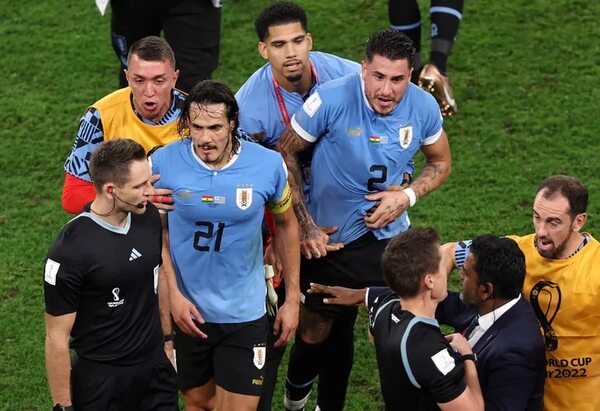 La FIFA castiga a cuatro uruguayos por incidentes en el Mundial de Qatar 2022 - Fútbol Internacional - ABC Color