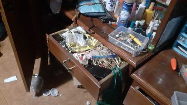 4 delincuentes emboscaron a una familia para asaltarlos
