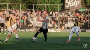 Hugo Martínez volvió a jugar después de 11 meses de su lesión