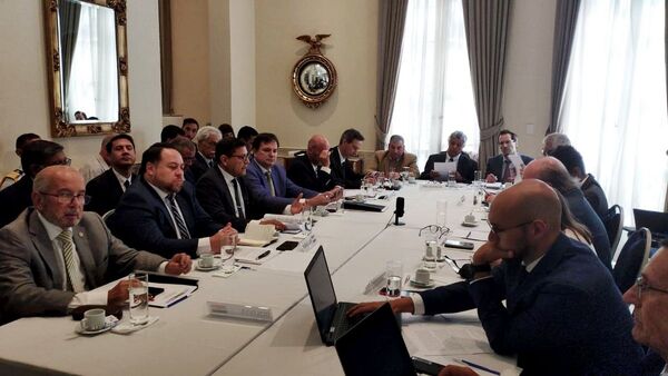 Argentina no cede y cobrará peaje de la hidrovía la próxima semana