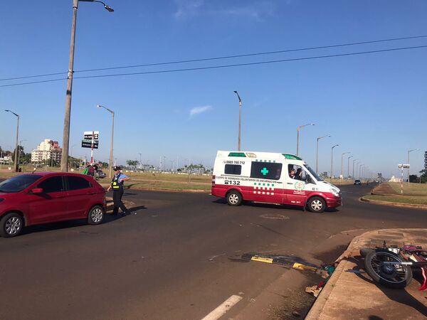 Accidente deja herido a un motociclista sobre avenida Japón