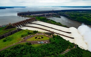Brasil quiere cobrar por electricidad y Argentina no deja de cobrar peaje fluvial - La Tribuna