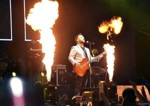 Lucas Sugo hechizó al público del Festival del Ykua Bolaños en Caazapá - Música - ABC Color