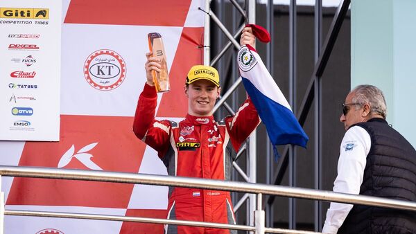 Joshua Duerksen sube al podio en Kuwait