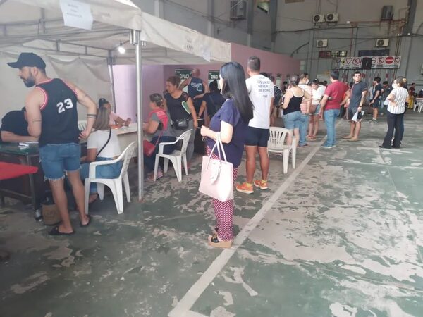 Lambaré: contribuyentes aprovechan vacaciones para renovar licencias de conducir y habilitación - Nacionales - ABC Color