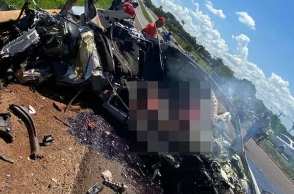 Accidente fatal en Brasil: auto con chapa paraguaya choca contra camión y se incendia - Noticiero Paraguay