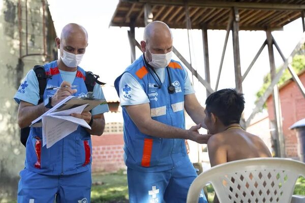 Yanomamis comienzan a ser atendidos en hospital de campaña ante emergencia - Mundo - ABC Color