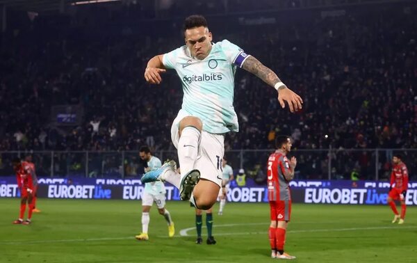 Lautaro sostiene al Inter - Fútbol Internacional - ABC Color
