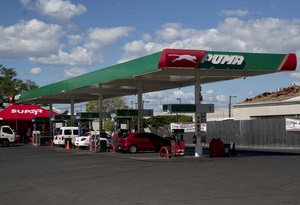 Nicaragua mantiene sobre los cinco dólares el galón de la gasolina superior - MarketData