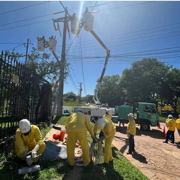 En pleno enero y con 40°, miles de usuarios de ANDE se quedaron sin electricidad - Economía - ABC Color