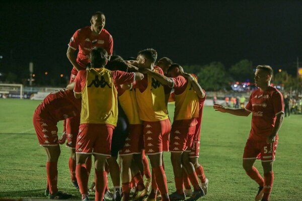 Nacional despertó a tiempo y festejó ante el duro Guaireña