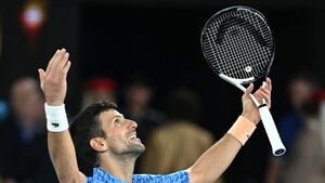 Djokovic se impone a Tsitsipas y conquista el Abierto de Australia