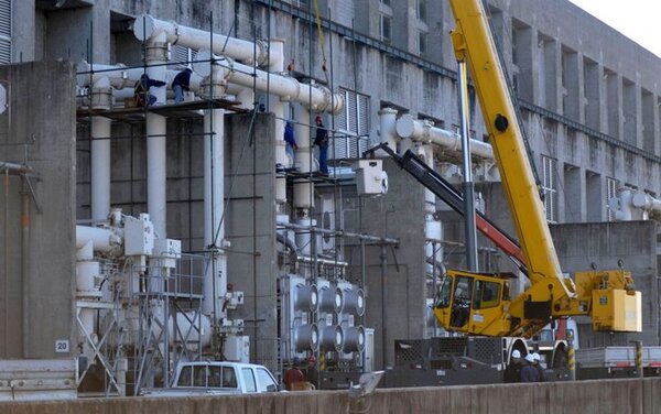 ANDE verifica línea de 500 kV proveniente de la margen derecha de Itaipú