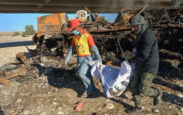 Al menos 44 personas murieron calcinadas en un accidente de autobús en Pakistán
