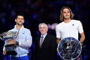'Es una buena lección', dice Tsitsipas tras perder contra Djokovic