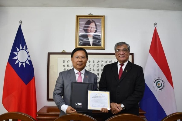 Otorgan reconocimiento al Vicecónsul de Taiwán en su despedida