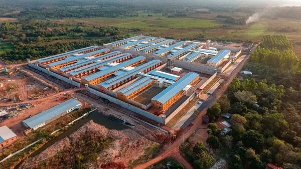 MOPC sigue sin entregar cárceles “fantasmas” que costaron US$ 31 millones - Economía - ABC Color