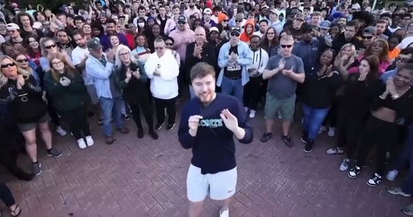 La estrella de YouTube MrBeast ayudó a curar a 1000 personas con discapacidad visual - Megacadena — Últimas Noticias de Paraguay