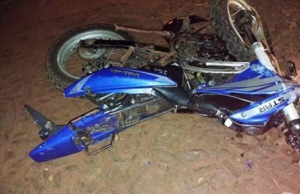 Motociclista y su esposa mueren en accidente, se salva el bebé de ambos