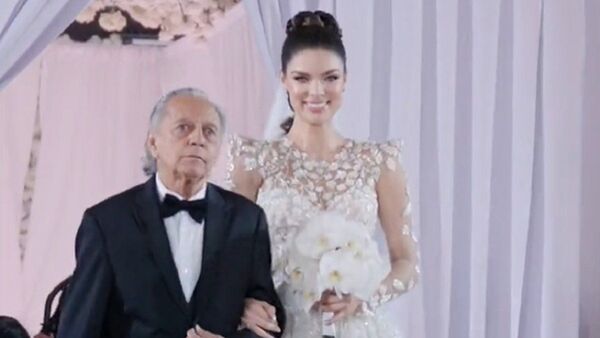Nadia Ferreira lució dos sofisticados vestidos en boda con Marc Anthony