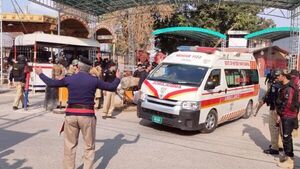 Un ataque deja 27 muertos y 140 heridos en mezquita en Pakistán