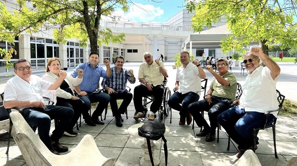 Lugo reaparece tras meses de recuperación - Noticias Paraguay
