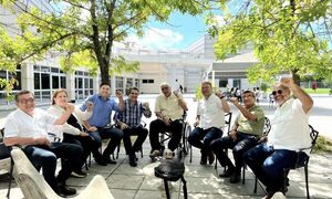 Lugo se reúne con políticos y se muestra tras ACV