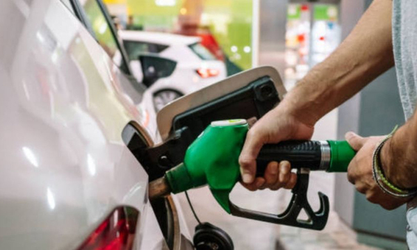 Cuáles son los riesgos de usar el celular mientras carga combustible - OviedoPress