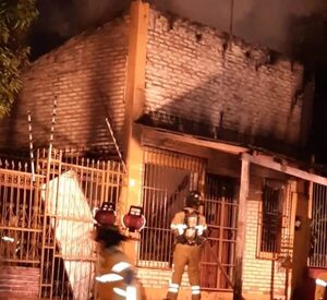 Incendio consumió un taller de costura en Ciudad del Este  - ABC en el Este - ABC Color