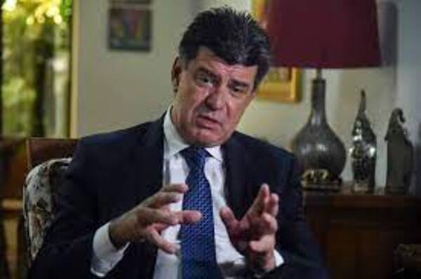 Efraín Alegre: “El Partido Colorado no es el enemigo de Paraguay, el enemigo es el dinero sucio de la mafia”