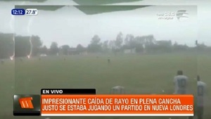 Rayo cae en pleno partido de fútbol en Nueva Londres