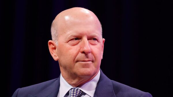 Goldman Sachs recorta un 29% el pago a su máximo ejecutivo, David Solomon - Revista PLUS