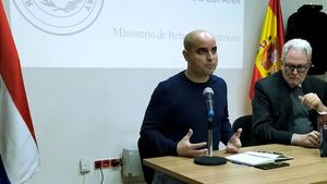 El politólogo Marcos Pérez Talia, advierte sobre la falta de datos de la política paraguaya - Revista PLUS