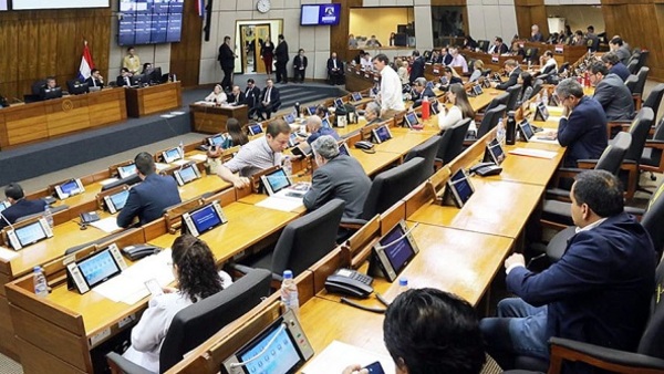 Piden pérdida de investidura de 31 diputados tras acusaciones de EE.UU.