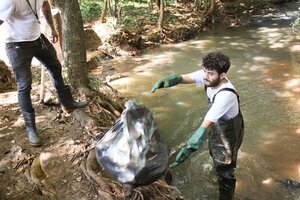 Persisten trabajos de limpieza del arroyo Amambay - La Clave