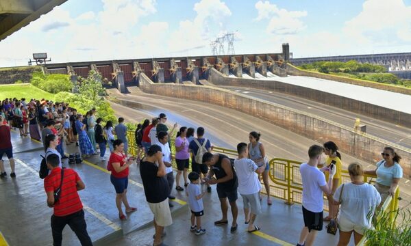 Vertedero de Itaipu es el atractivo estrella de enero