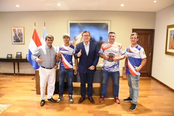 Atletas recibirán apoyo de la EBY para competición internacional | 1000 Noticias