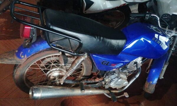 Abandonan moto hurtada por falta de nafta