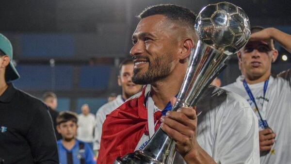 Samudio agrega a su palmarés la Supercopa de Uruguay