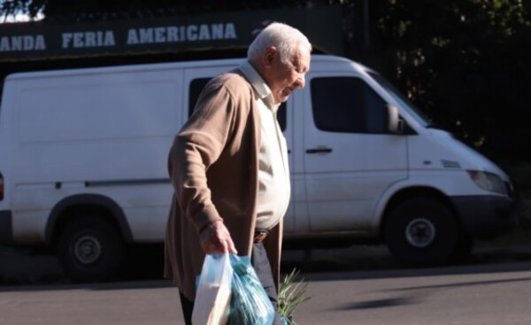 Adultos mayores y otros beneficarios cobrarán este martes