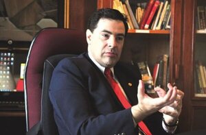 «A Peña no le queda otra que comenzar a despegarse públicamente de Cartes», según analista