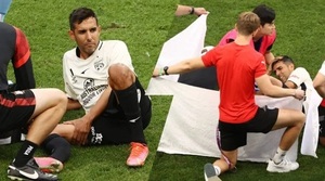 Jugador de liga australiana sufre terrible lesión en disputa por la pelota - La Prensa Futbolera
