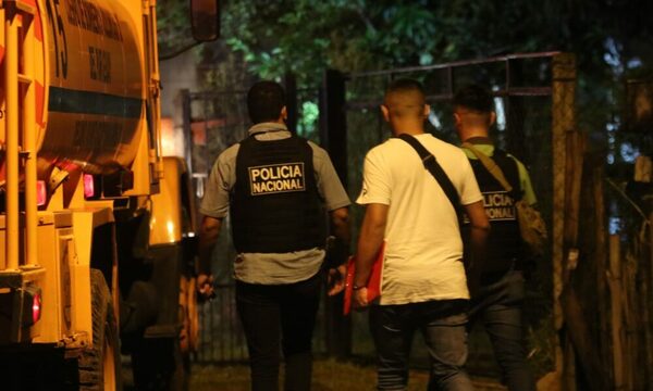 Arriero mató a su mujer, a un policía, hirió a otro y le prendió fuego a su casa