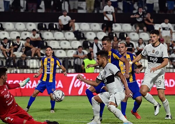 Olimpia gana un intenso partido - Fútbol - ABC Color