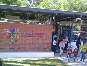 Tragedia en Villa Elisa: Ciudad Mujer activó protocolo de atención integral y protección a las víctimas · Radio Monumental 1080 AM