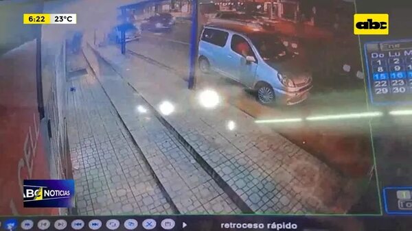 Caen tres jóvenes vinculados a un asalto - ABC Noticias - ABC Color