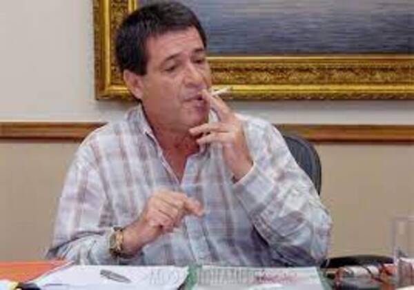 Hurreros colorados de la Contraloría defienden al “significativo” Horacio Cartes