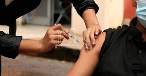 La Nación / Desde hoy está disponible la vacuna bivalente en los centros vacunatorios