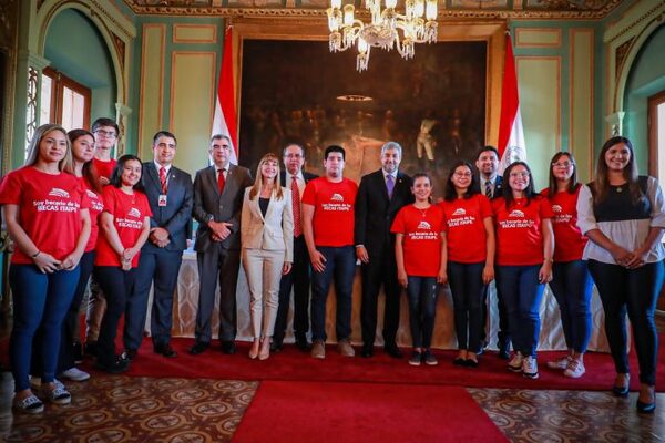 Gobierno lanzó programa de Becas de Itaipú que beneficiará a 2.500 jóvenes - El Trueno